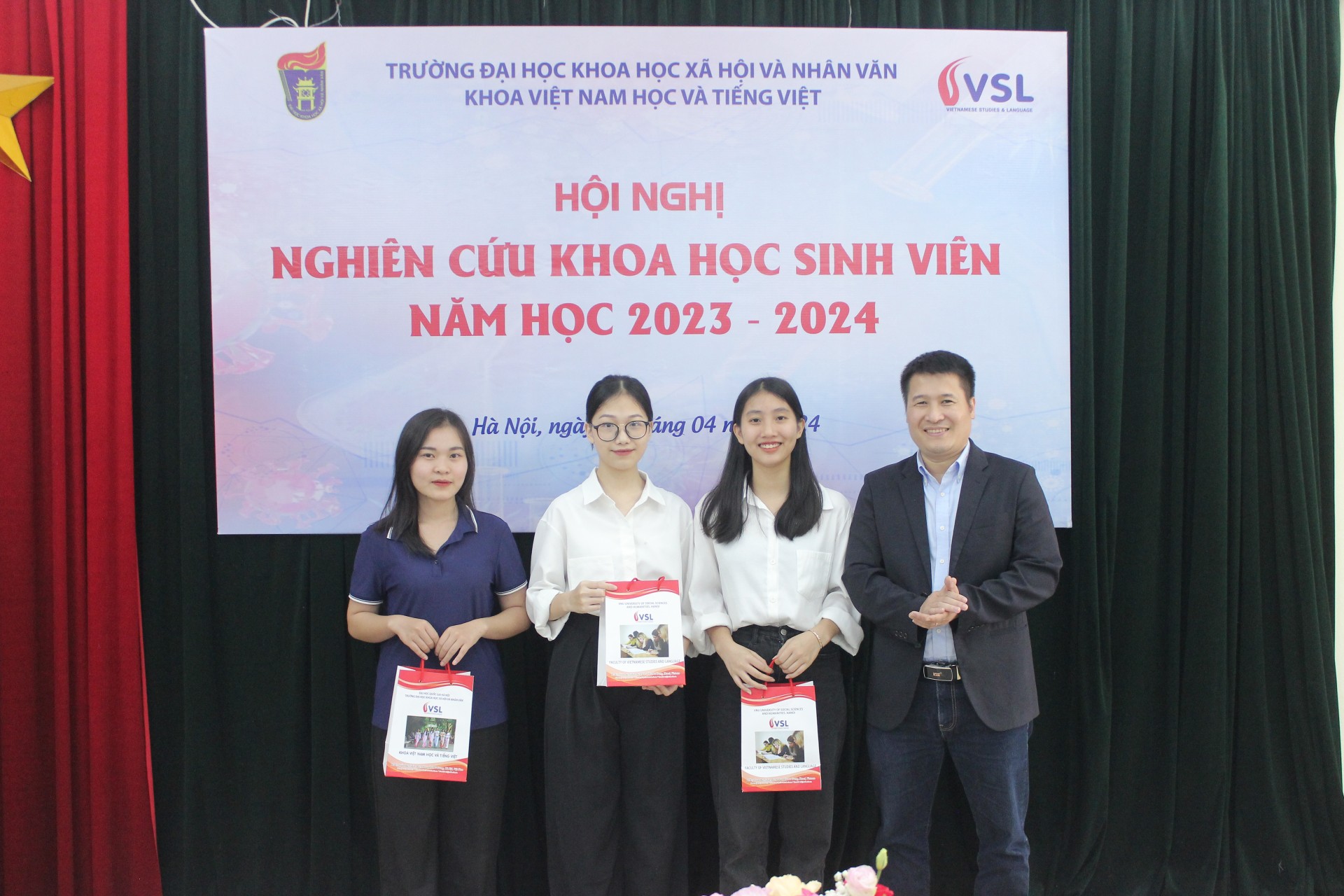 Các sinh viên đạt giải Ba